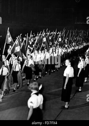 Parade de la BDM (Ligue des jeunes filles allemandes) à Berlin, 1937 Banque D'Images