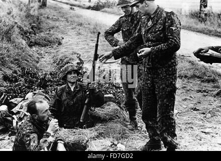 Les soldats de la Waffen SS à Caen, 1944 Banque D'Images