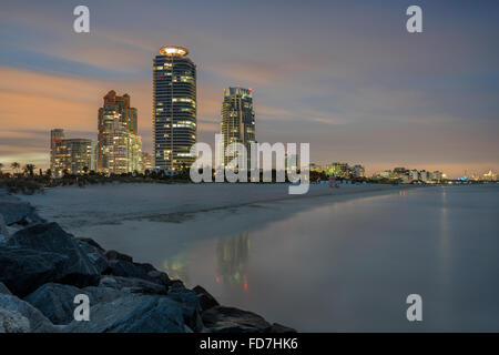 Pointe Sounth Coucher du Soleil - Miami Beach, FL Banque D'Images