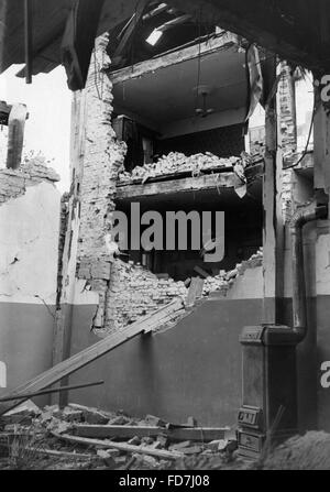 Dommages causés par les bombes à un bâtiment résidentiel à Berlin, 1940 Banque D'Images