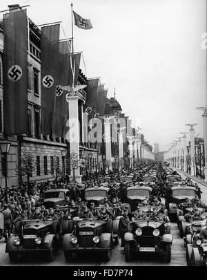 Défilé militaire de la Wehrmacht à l'occasion de l'anniversaire de Hitler à Berlin, 1939 Banque D'Images