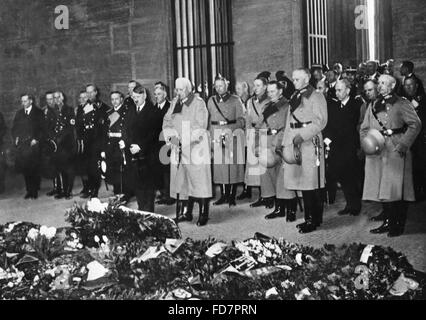 Hindenburg et Hitler à la cérémonie de dépôt sur Heldengedenktag (Journée de commémoration des héros), 1933 Banque D'Images