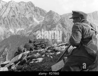 L'infanterie de montagne avec machine gun Banque D'Images