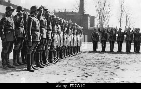 L'Assermentation des recrues dans la cour de la caserne, 1931 Banque D'Images