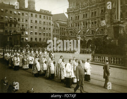 Procession du Corpus Christi sur la Marienplatz, 1912 Banque D'Images