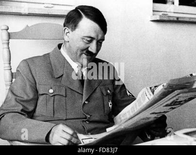 Lire le journal d'Adolf Hitler, 1935 Banque D'Images