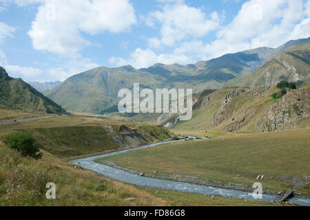 Georgien, Mtskheta-Mtianeti, beim Dorf südlich von Stepanzminda Sioni an der Georgischen Heerstrasse Banque D'Images