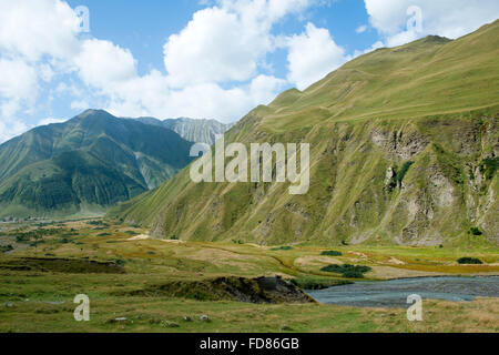 Georgien, Mtskheta-Mtianeti, beim Dorf südlich von Stepanzminda Sioni an der Georgischen Heerstrasse Banque D'Images