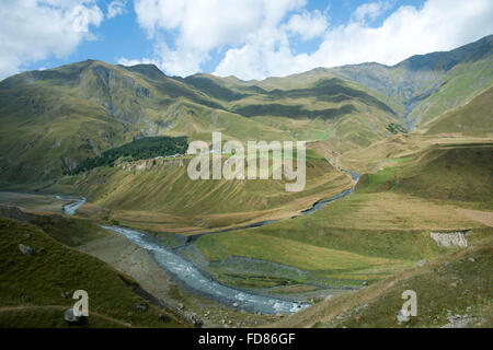 Georgien, Mtskheta-Mtianeti, beim Dorf südlich von Stepanzminda Sioni an der Georgischen Heerstrasse Banque D'Images