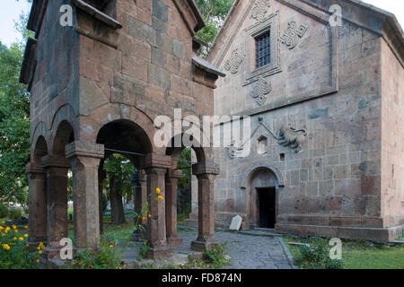 Georgien, Mtskheta-Mtianeti, Stepansminda, Kirche im Ort Banque D'Images