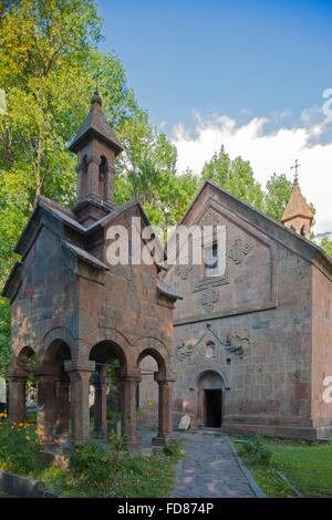 Georgien, Mtskheta-Mtianeti, Stepansminda, Kirche im Ort Banque D'Images