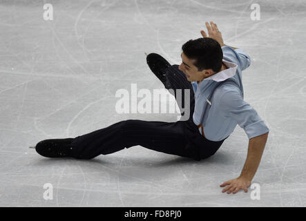 Bratislava, Slovaquie. 28 janvier, 2016. Javier Fernandez de l'Espagne ses patins programme libre au cours de l'or aux Championnats du monde de patinage artistique à Bratislava, Slovaquie, jeudi 28 janvier, 2016. © Vaclav Salek/CTK Photo/Alamy Live News Banque D'Images