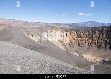 Ubehebe Crater volcanique Death Valley en Californie. connu par les Indiens Shoshone comme «Tem-pin-tta- n'sah', ou le panier du Coyote Banque D'Images