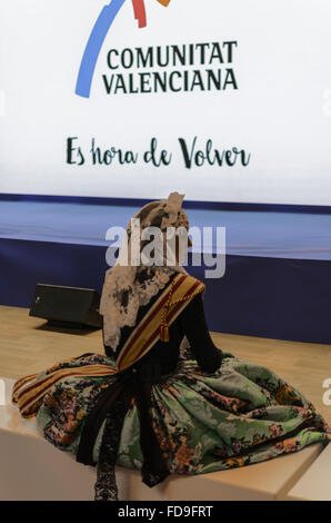 Une jupe vert typique vue dans la foire Fitur, Madrid, Espagne Banque D'Images