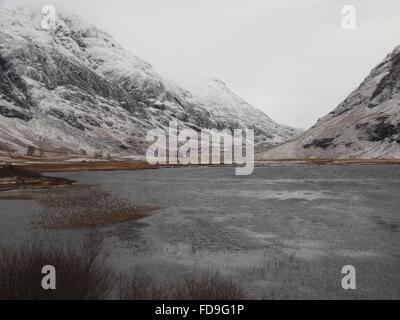 Dans Achtriochtan Loch Glencoe col Banque D'Images