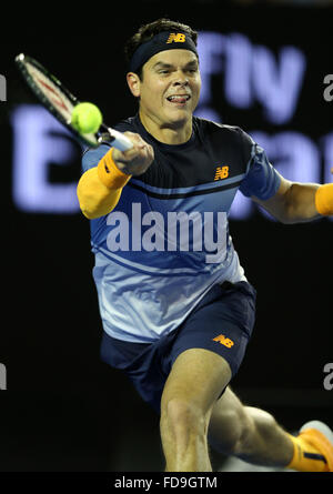 Melbourne, Australie. 29 janvier, 2016. Milos Raonic du Canada est en concurrence contre Andy Murray de Grande-Bretagne au cours de la demi-finale du simple messieurs à l'Open d'Australie de Tennis à Melbourne, Australie, le 29 janvier 2016. Credit : Bi Mingming/Xinhua/Alamy Live News Banque D'Images