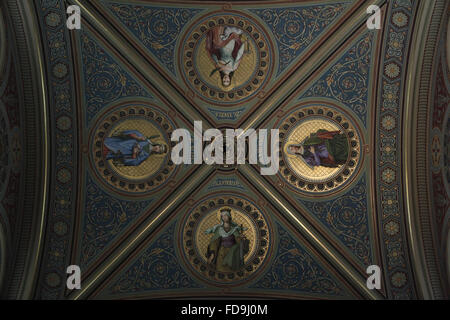 St Marie Madeleine, Sainte Catherine d'Alexandrie, sainte Agathe de la Sicile et de sainte Agnès de Bohême. La peinture du plafond dans l'église des Saints Cyrille et Méthode sur Karlinske square dans le quartier de Karlin à Prague, République tchèque. Banque D'Images