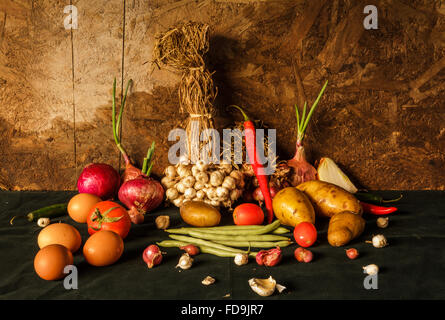 La photographie de la vie toujours avec des épices, herbes, légumes et fruits. Pour la cuisson Banque D'Images