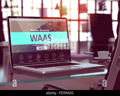 WAAS - Espace de travail comme un service - Concept. Page d'atterrissage Gros plan sur l'écran de l'ordinateur portable sur fond de confortable espace de travail à Mo Banque D'Images