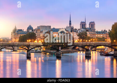 Paris au lever du soleil Banque D'Images