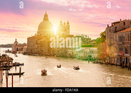 Venise, le lever du soleil sur le Grand Canal. Banque D'Images