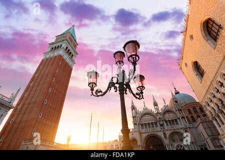 Italie, Venise Piazza San Marco au coucher du soleil Banque D'Images