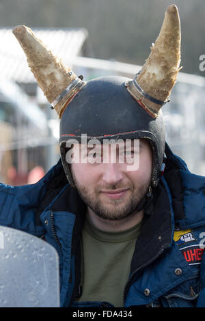 Thurmansbang, Allemagne. 29 janvier, 2016. De la Russie Oleg motocycliste assiste à la 60e réunion de l'éléphant à Thurmansbang, Allemagne, 29 janvier 2016. 'La bvdm (Bundesverband der Motorradfahrer)', fédération allemande des motocyclistes, attend autour de 4 000 motocyclistes d'assister à l'événement qui se poursuit jusqu'au 31 janvier. Photo : Armin Weigel/dpa/Alamy Live News Banque D'Images