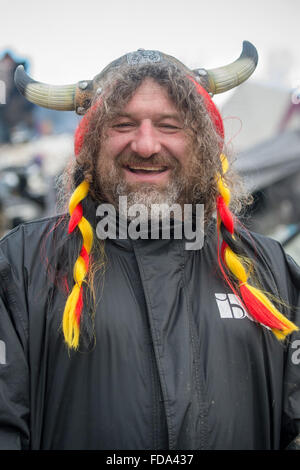 Thurmansbang, Allemagne. 29 janvier, 2016. Walter motocycliste de Fulda, Allemagne, assiste à la 60e réunion de l'éléphant à Thurmansbang, Allemagne, 29 janvier 2016. 'La bvdm (Bundesverband der Motorradfahrer)', fédération allemande des motocyclistes, attend autour de 4 000 motocyclistes d'assister à l'événement qui se poursuit jusqu'au 31 janvier. Photo : Armin Weigel/dpa/Alamy Live News Banque D'Images