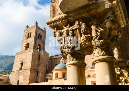 Cloître de la cathédrale de Monreale, dans la province de Palerme, Sicile Banque D'Images