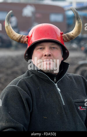 Thurmansbang, Allemagne. 29 janvier, 2016. Mauro motocycliste de France participe à la 60e réunion de l'éléphant à Thurmansbang, Allemagne, 29 janvier 2016. 'La bvdm (Bundesverband der Motorradfahrer)', fédération allemande des motocyclistes, attend autour de 4 000 motocyclistes d'assister à l'événement qui se poursuit jusqu'au 31 janvier. Photo : Armin Weigel/dpa/Alamy Live News Banque D'Images