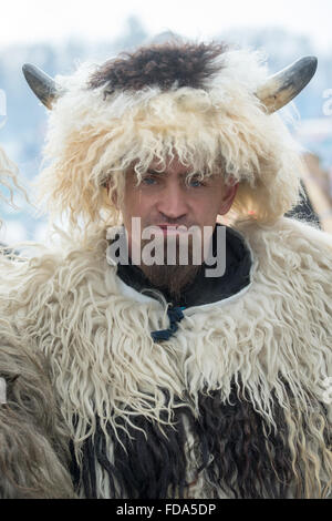 Thurmansbang, Allemagne. 29 janvier, 2016. Simon motocycliste de la Slovénie participe à la 60e réunion de l'éléphant à Thurmansbang, Allemagne, 29 janvier 2016. 'La bvdm (Bundesverband der Motorradfahrer)', fédération allemande des motocyclistes, attend autour de 4 000 motocyclistes d'assister à l'événement qui se poursuit jusqu'au 31 janvier. Photo : Armin Weigel/dpa/Alamy Live News Banque D'Images