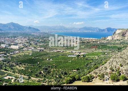 Vue sur la baie de Palerme de Solinunto site archéologique de Solunto gréco-romaine en Sicile, Italie Banque D'Images