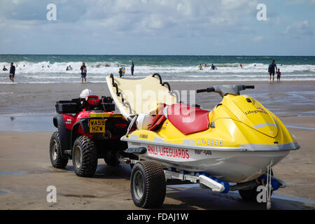 Les sauveteurs RNLI en service à Bude Banque D'Images