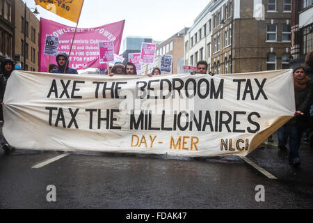 Bannière contre la Chambre à coucher l'impôt à la 'Marche' maisons de démonstration, Londres, Royaume-Uni Banque D'Images