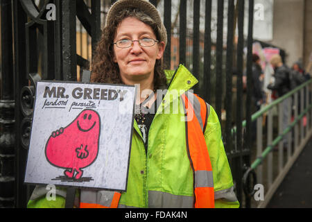 Femme manifestant avec panneau à 'Marche' maisons de démonstration, Londres, Royaume-Uni Banque D'Images