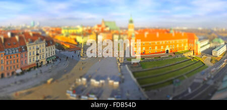 Vue panoramique de la place de la vieille ville (Plac Zamkowy) à Varsovie, Pologne (Tilt-shift) Effet miniature Banque D'Images