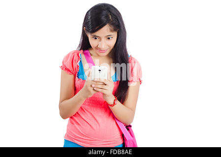 1 Jeune Fille College Student téléphone Mobile Chatter Banque D'Images