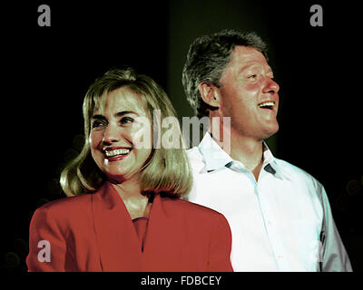 Waco, Texas, USA, 28 août 1992, Bill et Hillary Clinton au pont de la rivière Brazos pendant le tour du Texas Credit : Mark Reinstein Banque D'Images