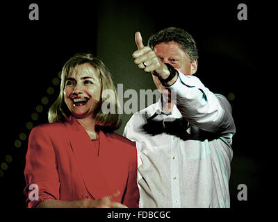 Waco, Texas, USA, 28 août 1992, Bill et Hillary Clinton au pont de la rivière Brazos pendant le tour du Texas Credit : Mark Reinstein Banque D'Images