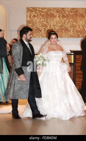 Mariage de Anna Netrebko et Yusif Eyvazov avec : Anna Netrebko, Yusif Eyvazov Où : Vienne, Autriche Quand : 29 déc 2015 Banque D'Images