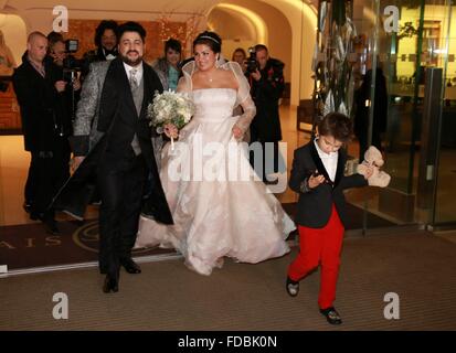 Mariage de Anna Netrebko et Yusif Eyvazov avec : Anna Netrebko, Yusif Eyvazov Où : Vienne, Autriche Quand : 29 déc 2015 Banque D'Images