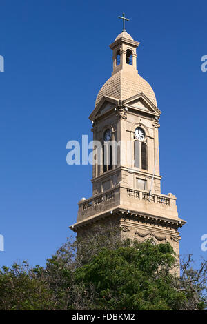 LA SERENA, CHILI - 19 février 2015 : le clocher de la Cathédrale, monument national depuis 1981, à l'Hôtel Plaza de Armas Banque D'Images