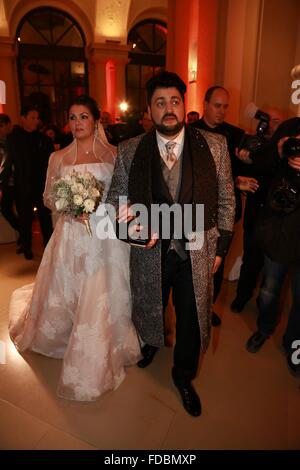 Mariage de Anna Netrebko et Yusif Eyvazov avec : Anna Netrebko, Yusif Eyvazov Où : Vienne, Autriche Quand : 29 déc 2015 Banque D'Images