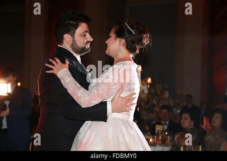 Mariage de Anna Netrebko et Yusif Eyvazov avec : Anna Netrebko, Yusif Eyvazov Où : Vienne, Autriche Quand : 29 déc 2015 Banque D'Images