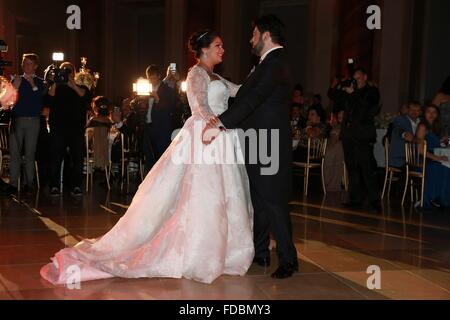 Mariage de Anna Netrebko et Yusif Eyvazov avec : Anna Netrebko, Yusif Eyvazov Où : Vienne, Autriche Quand : 29 déc 2015 Banque D'Images