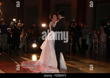 Mariage de Anna Netrebko et Yusif Eyvazov avec : Anna Netrebko, Yusif Eyvazov Où : Vienne, Autriche Quand : 29 déc 2015 Banque D'Images