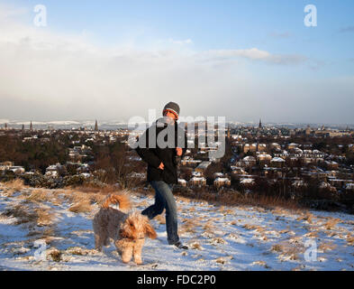 Édimbourg, Écosse, Royaume-Uni 30 janvier 2016. D'abord remplir le couvert de neige dans la ville cet hiver. Vu de Blackford Hill à la recherche vers le château Banque D'Images