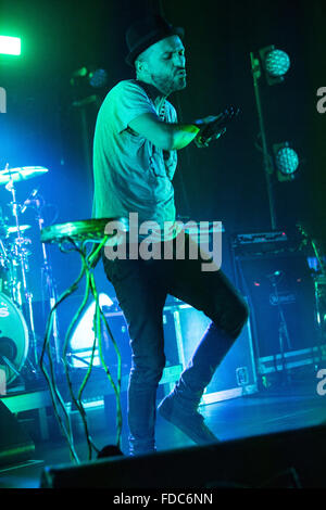 Fontaneto d'Agogna en Italie. 29 janvier 2016. Le groupe de rock italien SUBSONICA il se produit sur la scène du club de musique pendant le phénomène 'Una Foresta Nei Club Tour 2016' Credit : Rodolfo Sassano/Alamy Live News Banque D'Images