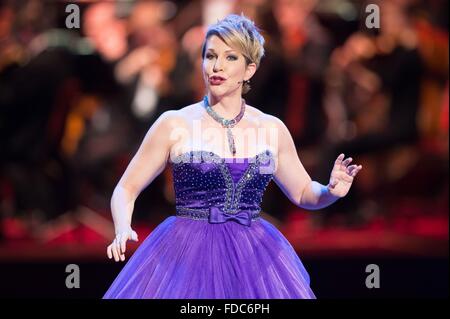 Dresde, Allemagne. 29 janvier, 2016. Mezzo-soprano Joyce DiDonato sur scène lors de la 11e Semperopernball (Semper Opera Ball) à Dresde, Allemagne, 29 janvier 2016. PHOTO : SEBASTIAN KAHNERT/DPA/Alamy Live News Banque D'Images