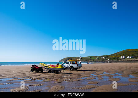 Voiture de sauvetage de la RNLI et jetski, Croyde, North Devon, England, UK Banque D'Images